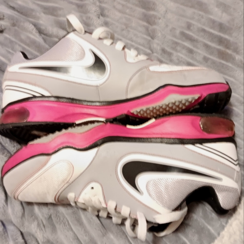 Nike women's tennis shoes